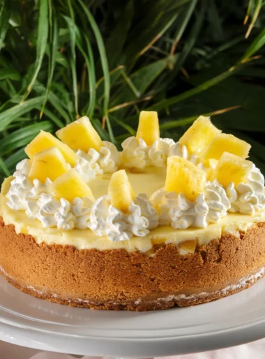 Hawaiian Pineapple Cake Delight
